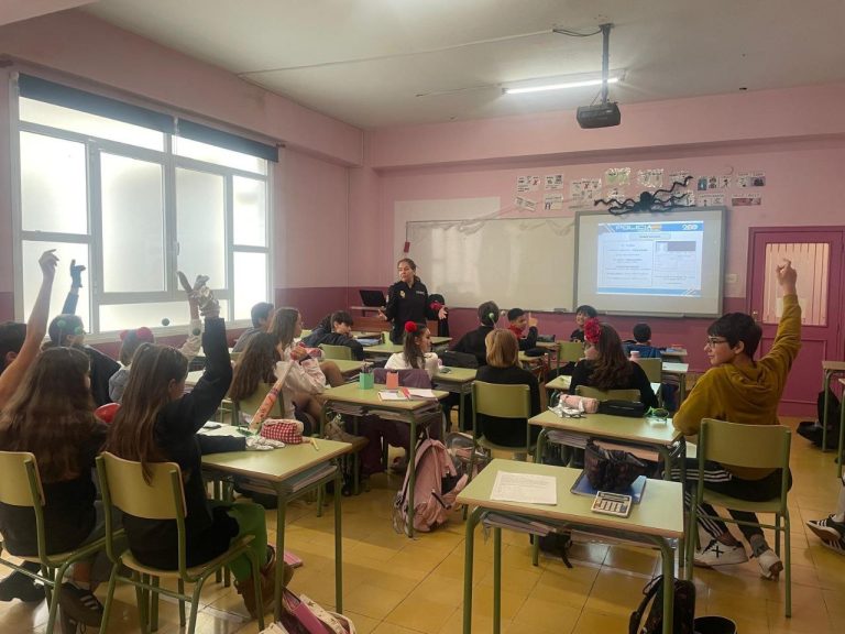 Charlas «Ricos en Internet» e «Acoso escolar»